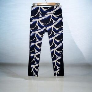 Zenergy Chico’s activewear black white blue yoga abstract pattern workout